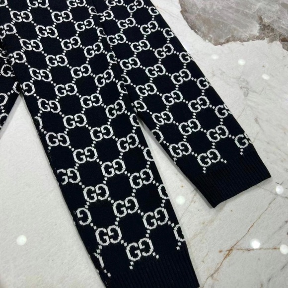 Gucci 2024 Monogram REVERSIBLE GG WOOL JACQUARD CARDIGAN in Black & White size L - Picture 6 of 8